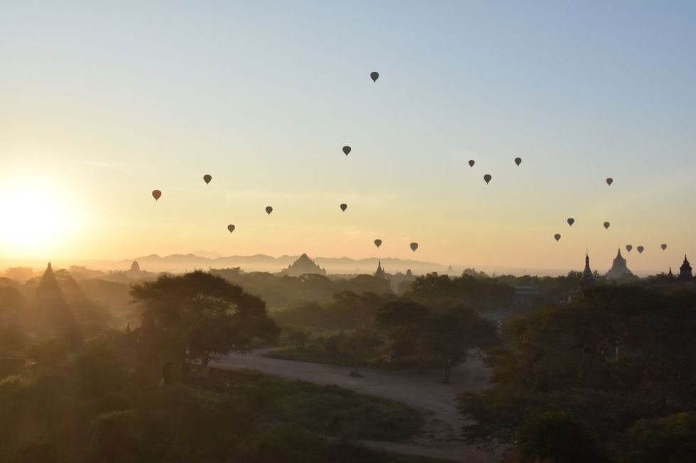 Birma balony. Lot balonem 
